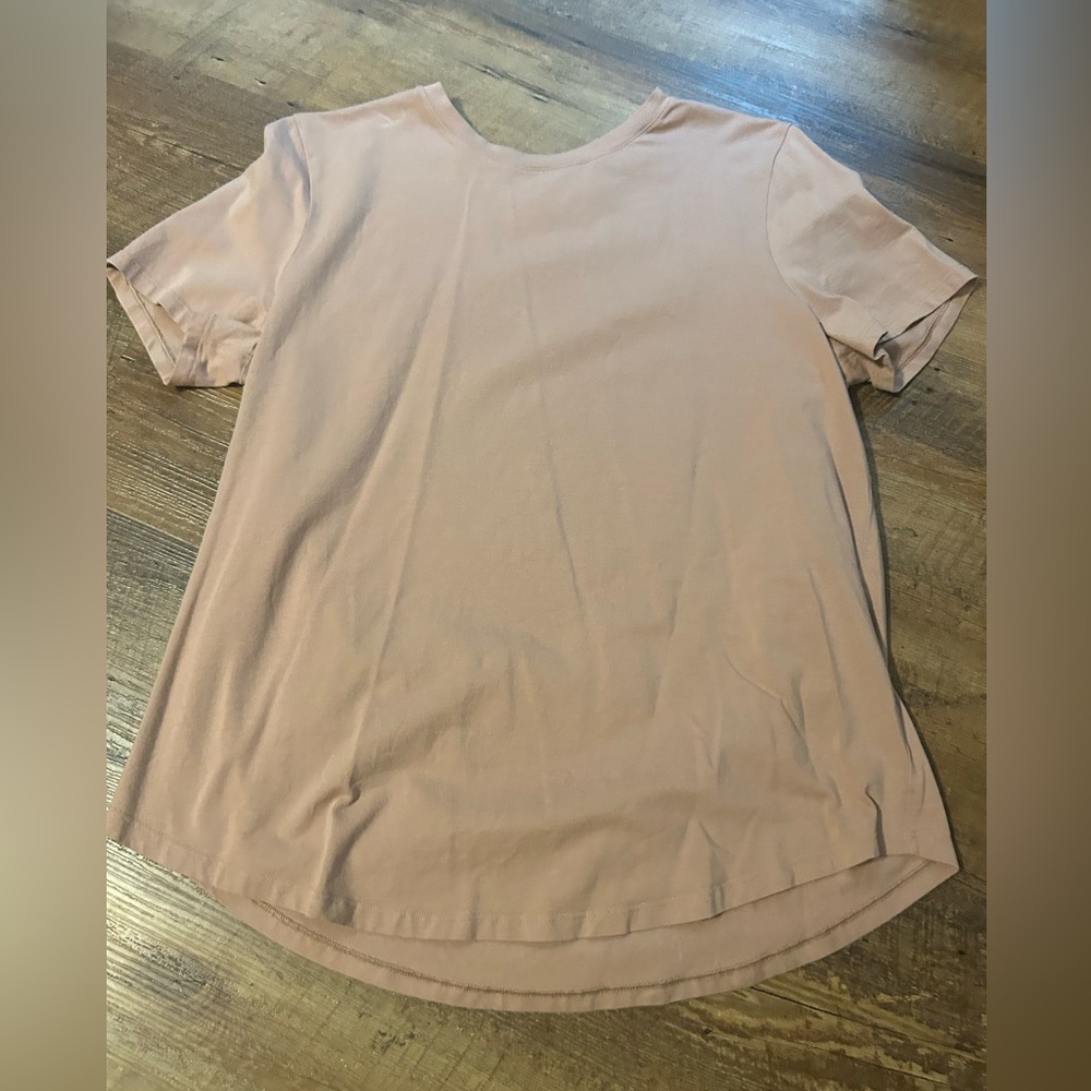 Lululemon size 8 love t shirt crew neck.
